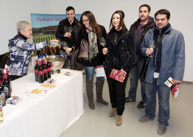 La asociacin de bodegas Provir presenta la aada en la plaza de Abastos de Logroo-52